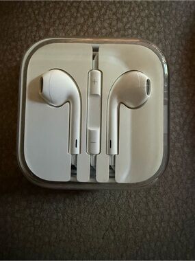 Apple iPhone 4 5 5S 6‎ 6S Earbuds w/ Mic 3.5mm in Original Plastic Case New